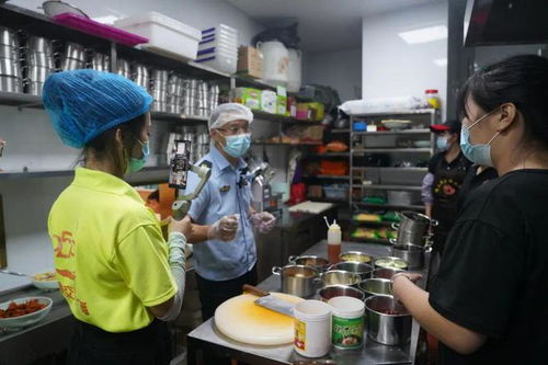 突击检查安康餐饮后厨 万人云监督下的餐饮管理新篇章